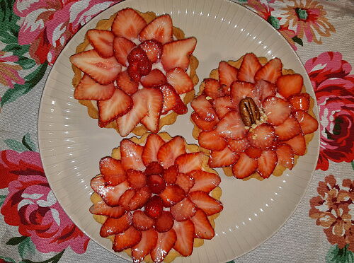 Фото рецепта Песочные корзиночки с заварным кремом «Конкурс Russell Hobbs»