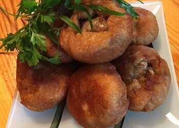 Вкусные и полезные беляши из цельнозерновой муки на сыворотке из козьего молока.