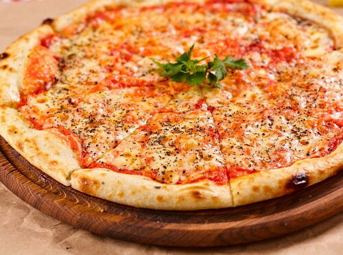 Вкусная итальянская пицца дома