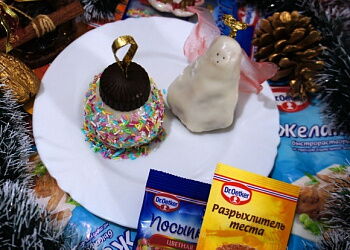 Пирожные "Рождественские ангелы" и "Елочные шары"