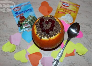 Десерт в апельсиновой чашечке