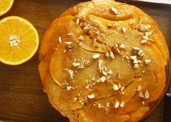 Пирог-перевертыш с айвой