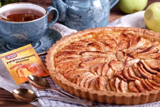 Яблочный пирог из песочного теста с карамелизованными яблоками фото рецепта