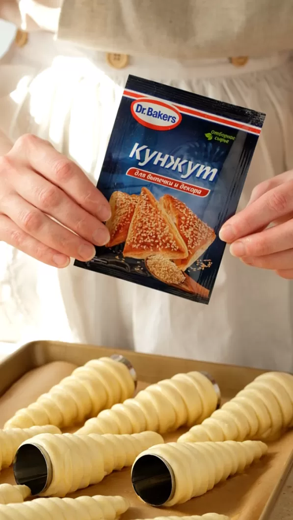 Трубочки-морковки из слоёного теста фото