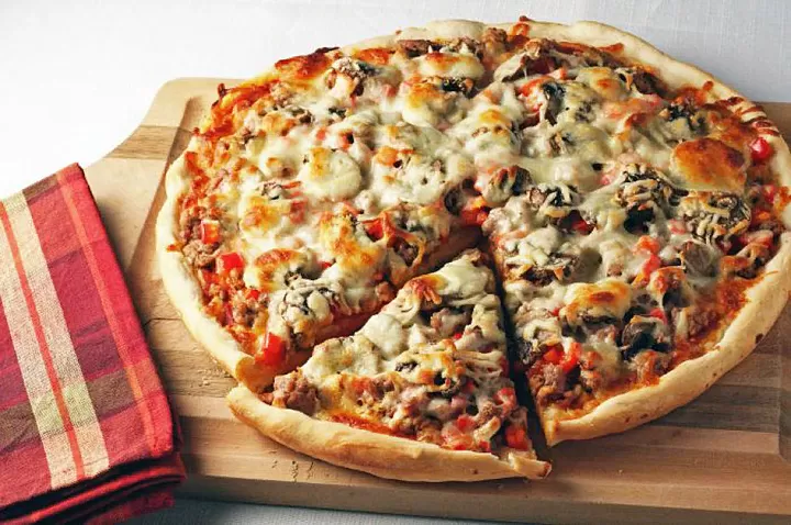 Быстрая слоеная пицца в духовке фото