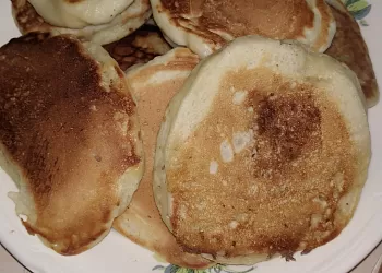 Оладьи с варёной сгущенкой