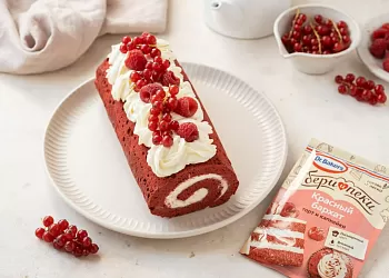 Рулет «Красный бархат» с кремчизом