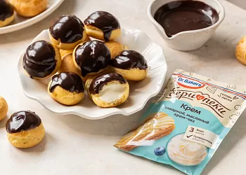 Профитроли с заварным кремом и шоколадной глазурью