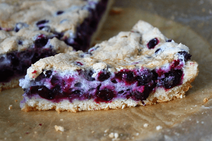 Простой пирог со смородиной фото рецепта