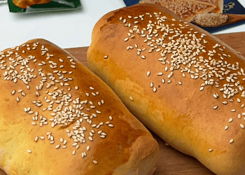Мини-пироги с творожным сыром, рыбой и грибами