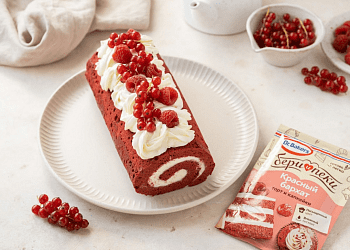 Рулет «Красный бархат» с кремчизом