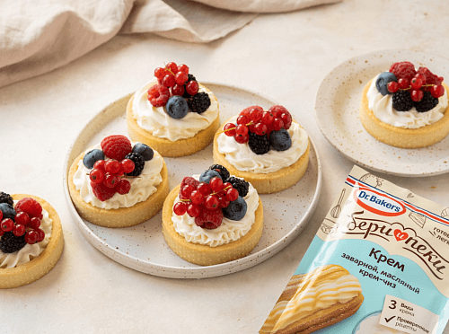 Тарталетки с кремчизом и ягодами