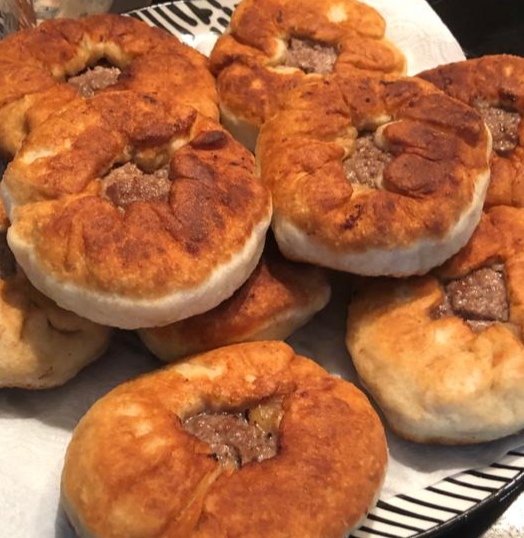 Беляши по бабушкиному рецепту: классический вкус и дух настоящей домашней кухни