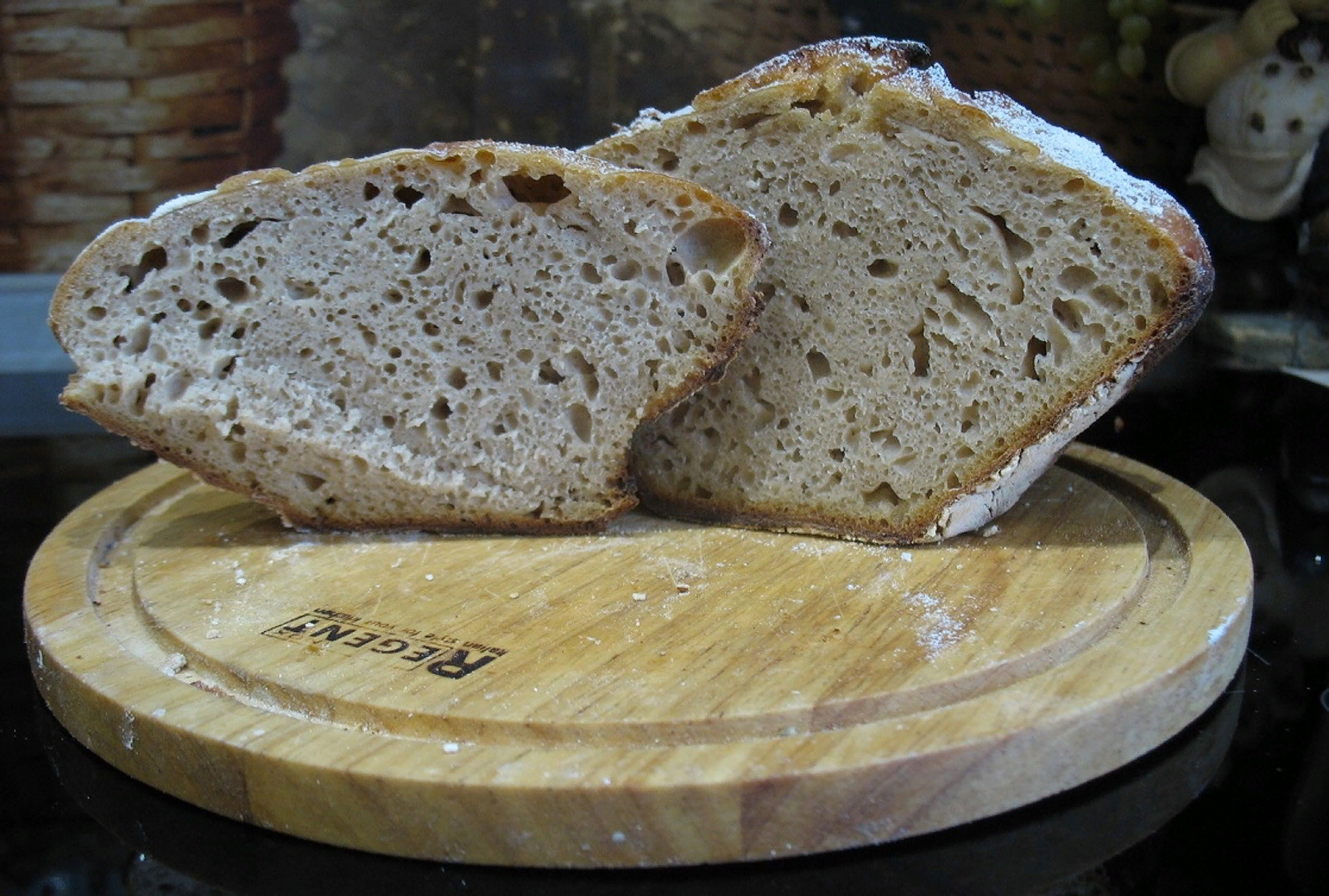 Хлеб на закваске. Квашеный хлеб. Кислый хлеб. Форма для выпечки хлеба на закваске.