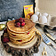 Панкейки с малиновым соусом