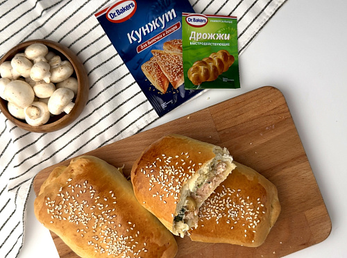Мини-пироги с творожным сыром, рыбой и грибами