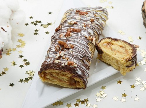 Фото рецепта Бисквитный ореховый рулет