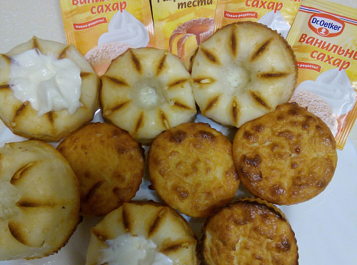 Фото рецепта Воздушные сырники в духовке с яблоком