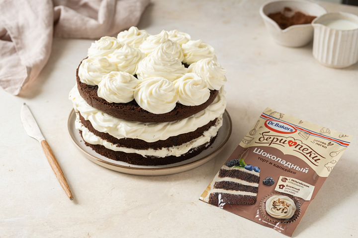 Шоколадный торт с кремчизом фото