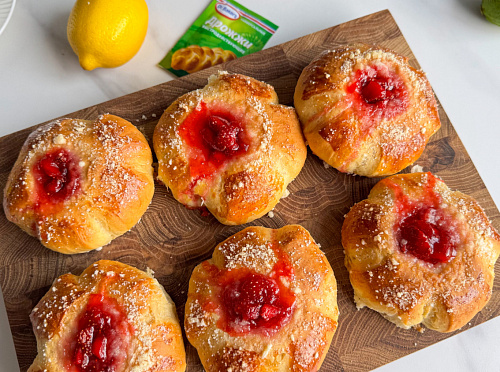 Фото рецепта Булочки с сахарной крошкой и джемом