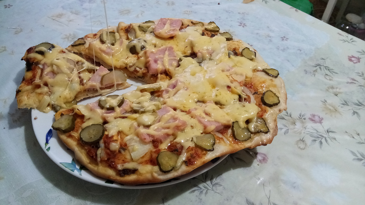 рецепт домашней пиццы в духовке с колбасой и сыром на дрожжевом тесте фото 84