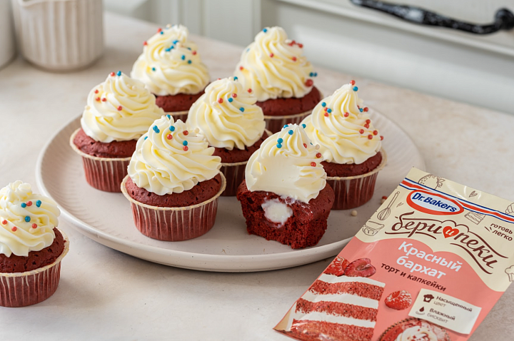 Капкейки «Красный бархат» с масляным и заварным кремом фото