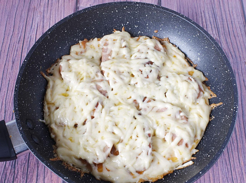 Фото рецепта Быстрая пицца на сковороде