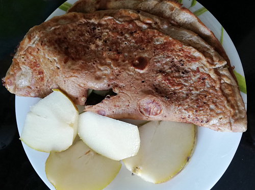 Фото рецепта Шоколадный овсяноблин с грушей