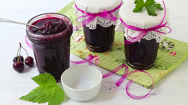 Конфитюр из вишни и смородины