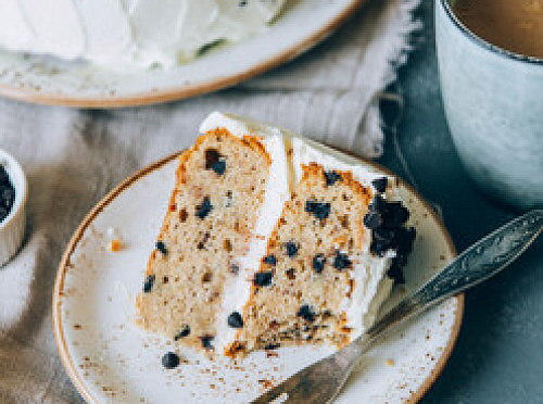 Фото рецепта Банановый торт с шоколадными каплями