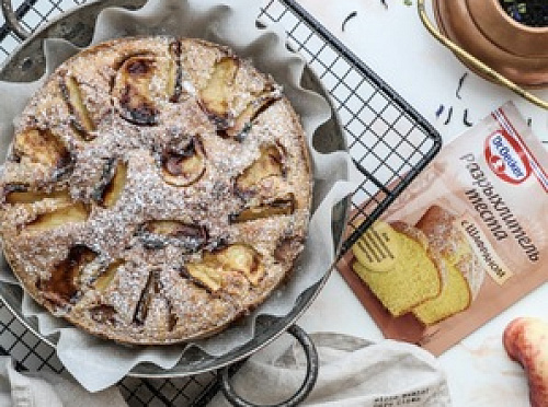 Фото рецепта Шарлотка с нектаринами