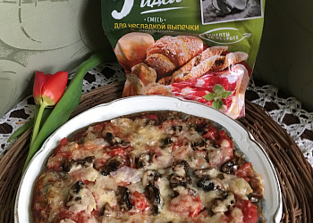 Черная пицца