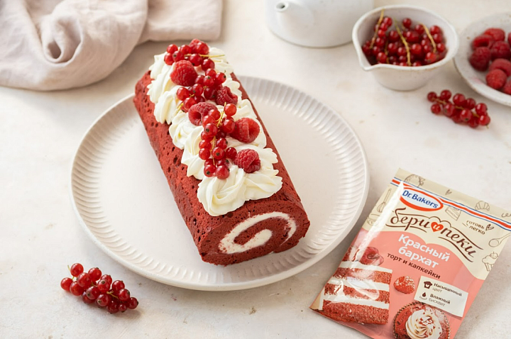 Рулет «Красный бархат» с кремчизом фото