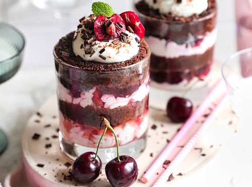 Фото рецепта Трайфл «Чёрный Лес» с черешней