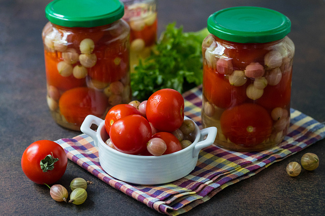 Помидоры, маринованные с крыжовником