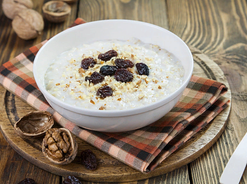 Фото рецепта Готовим каши в микроволновке: нежная овсянка за 7 минут