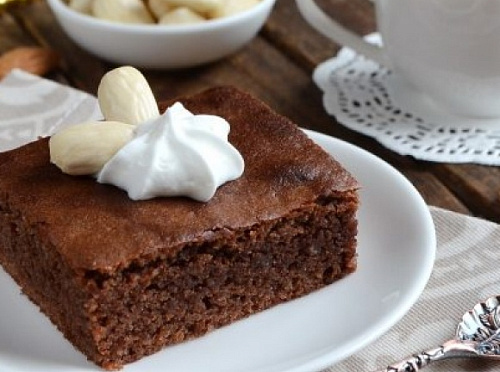 Фото рецепта Шоколадные пирожные со вкусом миндаля