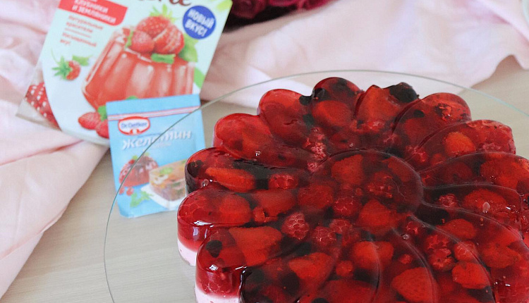 Ягодный торт-желе без выпечки