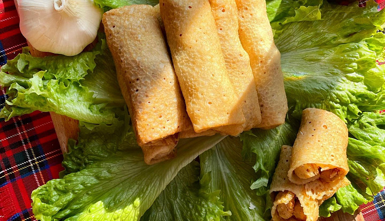 Дрожжевые блины с курицей и грибами