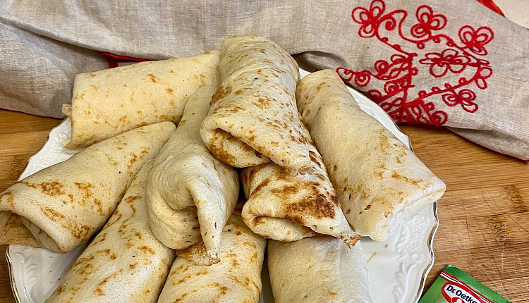 Дрожжевые блины с курицей и грибами