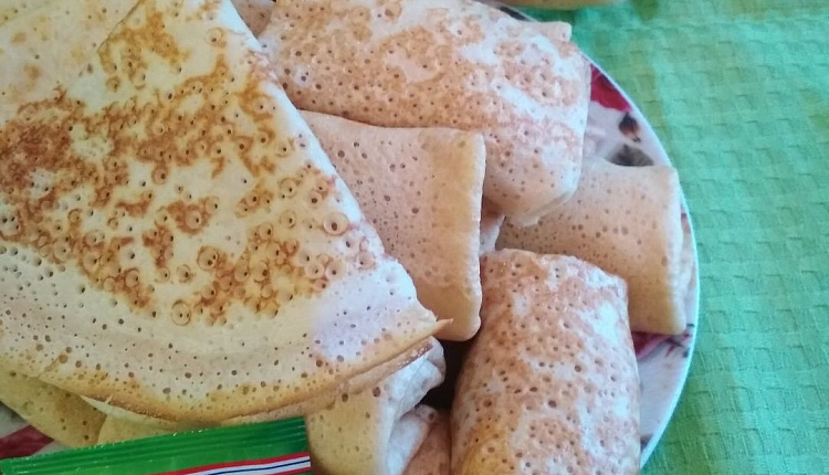 Дрожжевые блины с курицей и грибами