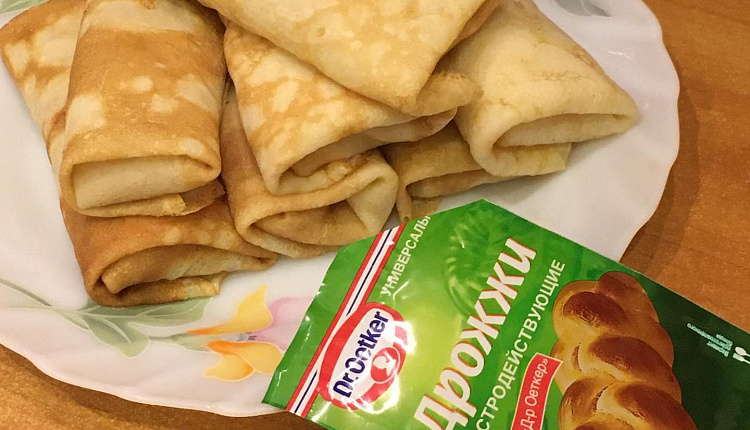 Дрожжевые блины с курицей и грибами