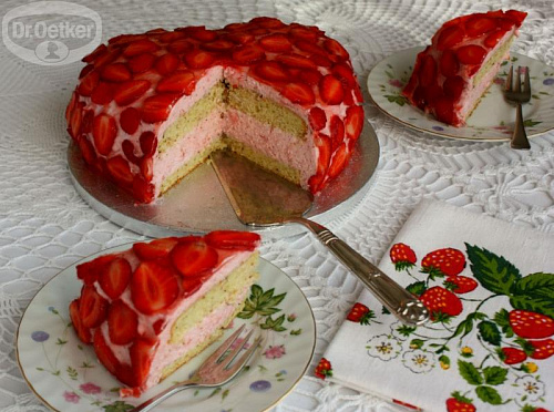 Фото рецепта Торт &quot;Клубничное сердце&quot;